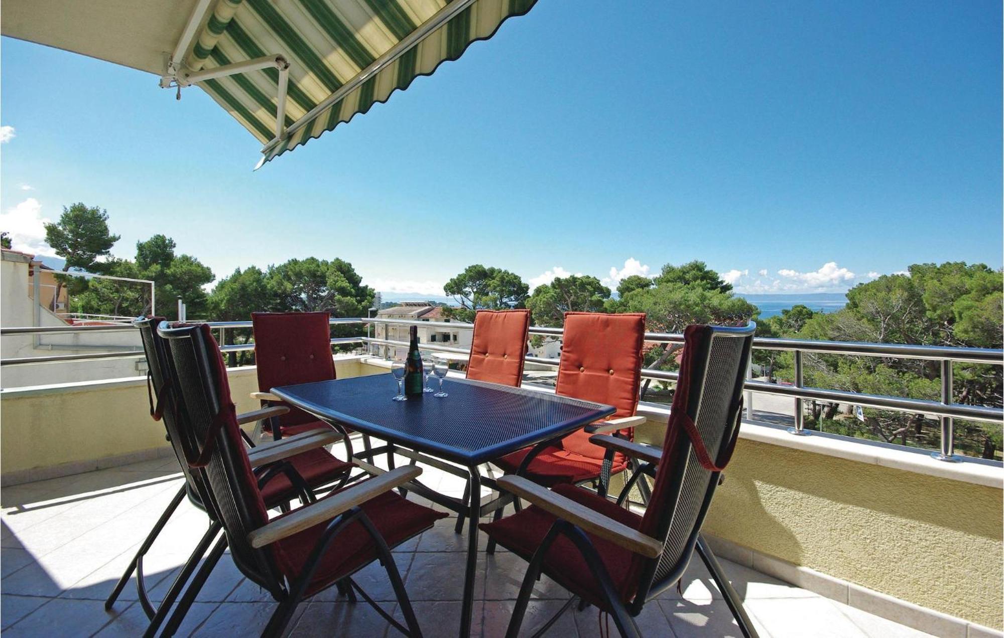Appartamento Amazing In With Kitchen Makarska